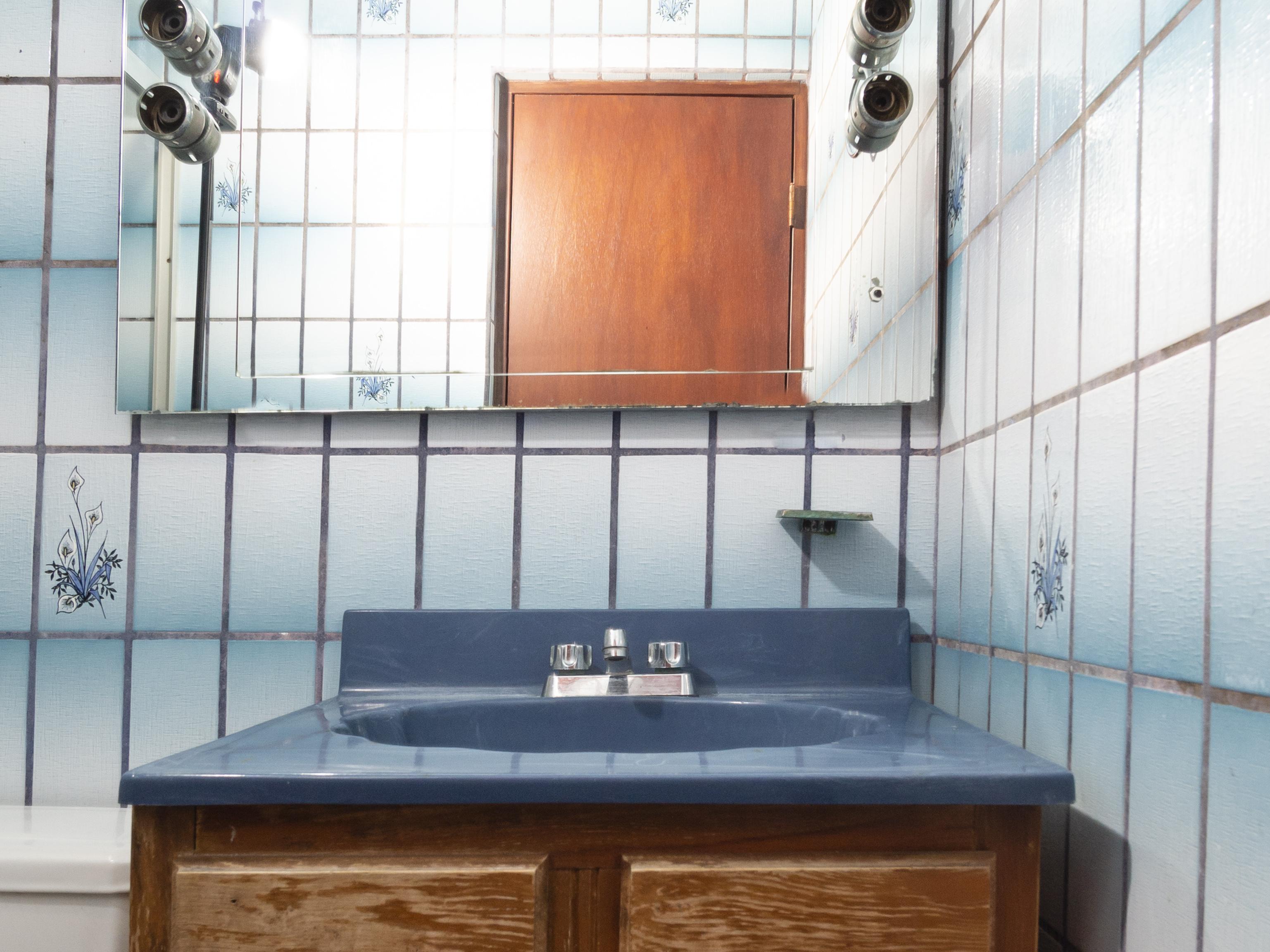 Oyo Hotel Hacienda Don Luis, Rosarito Exterior photo A typical American bathroom