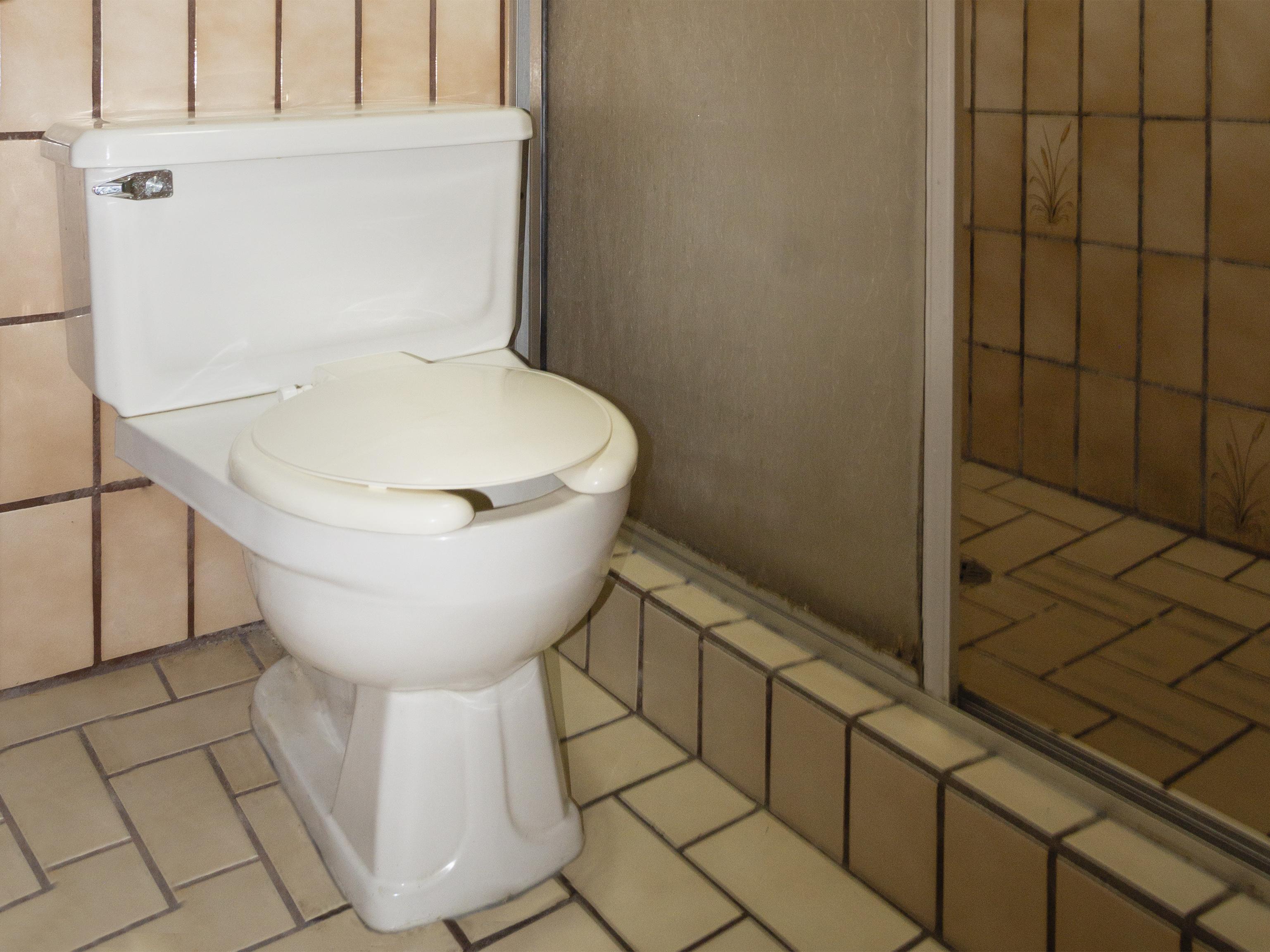 Oyo Hotel Hacienda Don Luis, Rosarito Exterior photo A modern western toilet