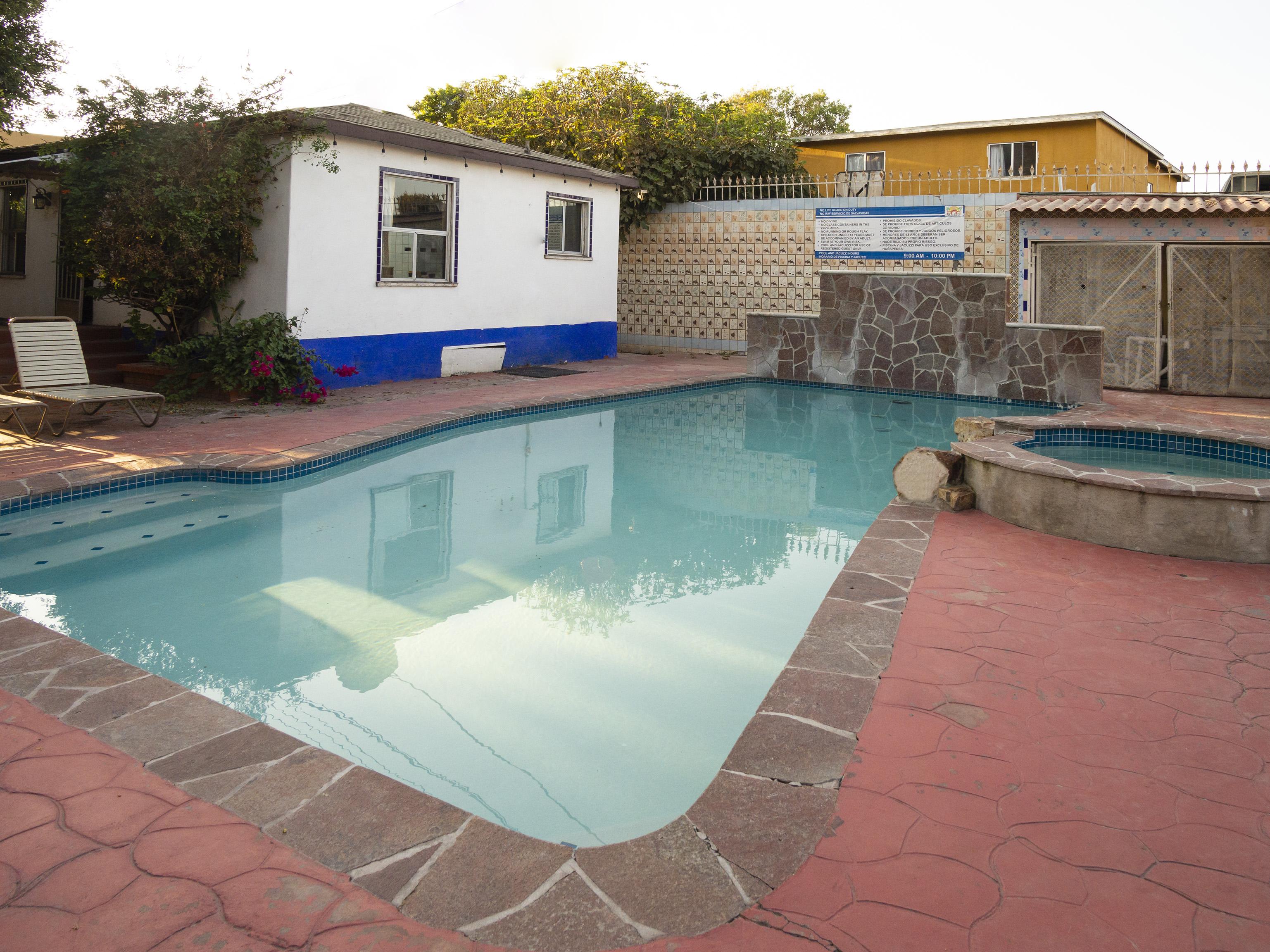 Oyo Hotel Hacienda Don Luis, Rosarito Exterior photo A swimming pool in a private backyard