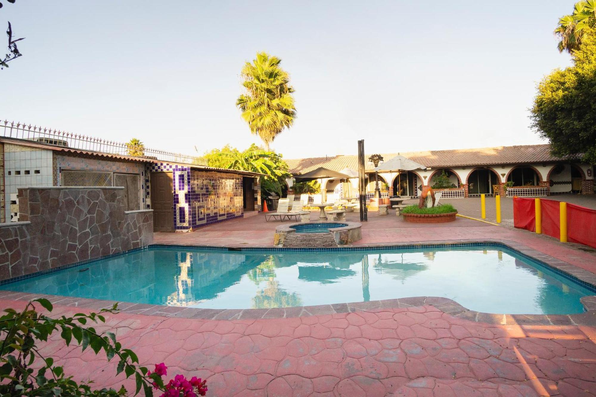 Oyo Hotel Hacienda Don Luis, Rosarito Exterior photo The pool at the Oasis of Miniatures