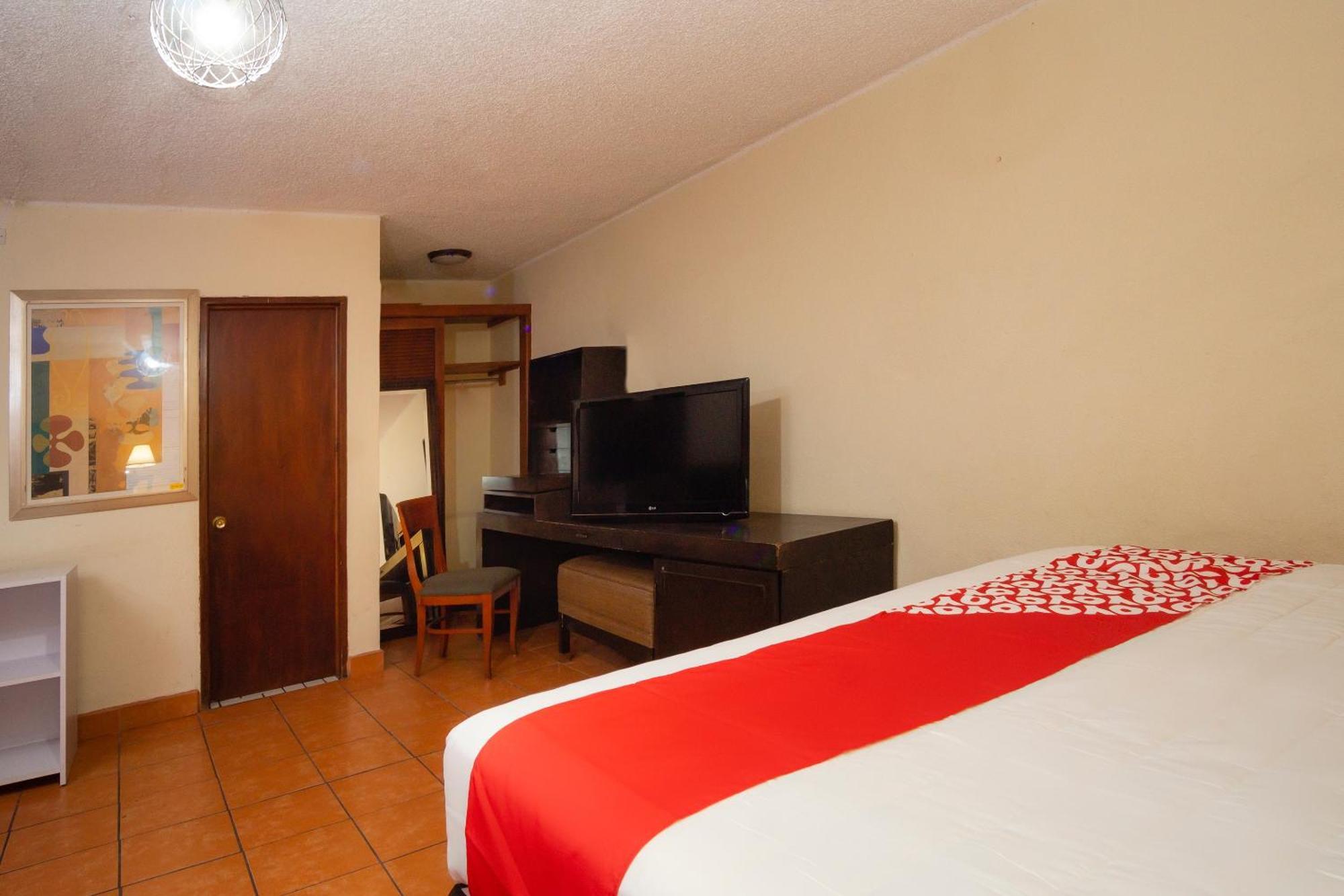Oyo Hotel Hacienda Don Luis, Rosarito Exterior photo A typical OYO hotel room in Mexico City